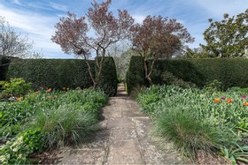 Hadlow - thumbnail