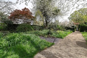 Hadlow - thumbnail