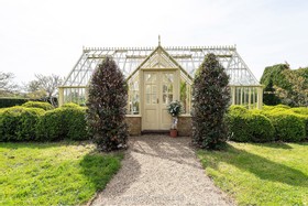 Hadlow - thumbnail