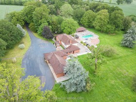 Harley - mansion villa shoot location photo studio filming house family home swimming pool luxury homes opulent modern contemporary - thumbnail