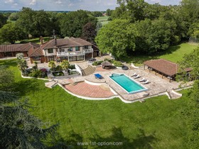 Harley - mansion villa shoot location photo studio filming house family home swimming pool luxury homes opulent modern contemporary - thumbnail