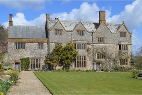 Henley House - Elizabethan manor house - thumbnail