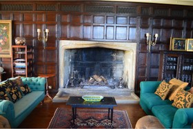 Henley House - Elizabethan manor house - thumbnail