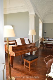 Henley House - Elizabethan manor house - thumbnail