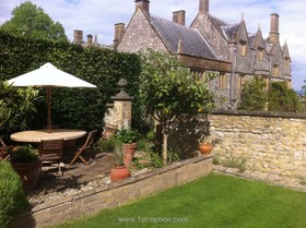 Henley House - Elizabethan manor house - thumbnail