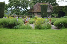 Henley House - Elizabethan manor house - thumbnail