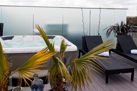 Hot Tub - thumbnail