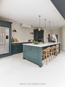 Hyde - roll top bath breakfast bar kitchen island skylight patio landscaped garden sliding doors modern renovated porcelain tile - thumbnail