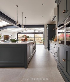 Hyde - roll top bath breakfast bar kitchen island skylight patio landscaped garden sliding doors modern renovated porcelain tile - thumbnail