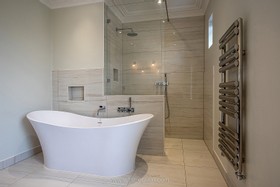 Hyde - roll top bath breakfast bar kitchen island skylight patio landscaped garden sliding doors modern renovated porcelain tile - thumbnail