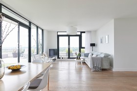 Kew Penthouse - kew penthouse modern minimalistic roof garden piano astro turf apartment - thumbnail