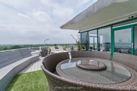 Kew Penthouse - kew penthouse modern minimalistic roof garden piano astro turf apartment - thumbnail