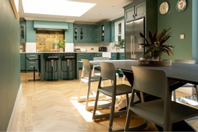 Lion - Luxury Home Villa House Victorian Blue Green Interior Design Modern Contemporary Unique - thumbnail