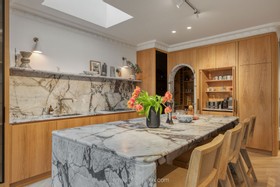 Pip - parquet floor - thumbnail