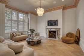 Pip - parquet floor - thumbnail