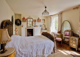 Richmond Road - quirky - thumbnail