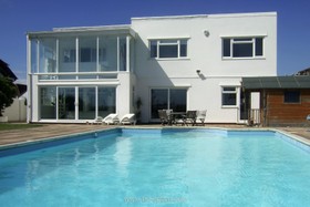 Shoreham Beach - balcony - thumbnail